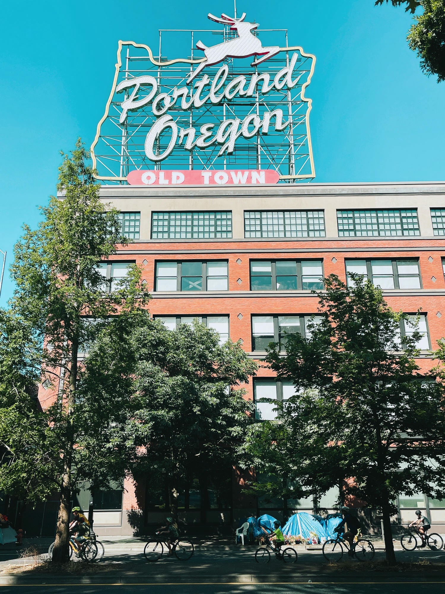 2023波特蘭 Portland15個必去景點
Old town sign
Saturday Market
全球最大獨立書店 Powell’s Books
Portland NW 23rd Ave International Rose Test Garden 