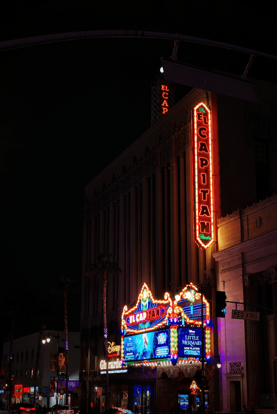 好萊塢星光大道Walk of Fame
中國劇院TCL Chinese Theatre
好萊塢高地中心（Hollywood & Highland Center）