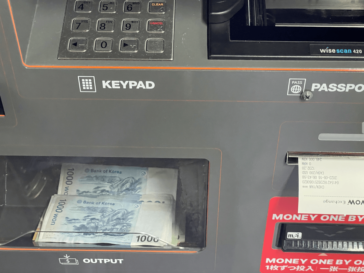 WOWPASS的使用方法及功能
同時兼具了換外幣、刷卡還有和T-money一樣功能的交通卡，讓你一卡多用