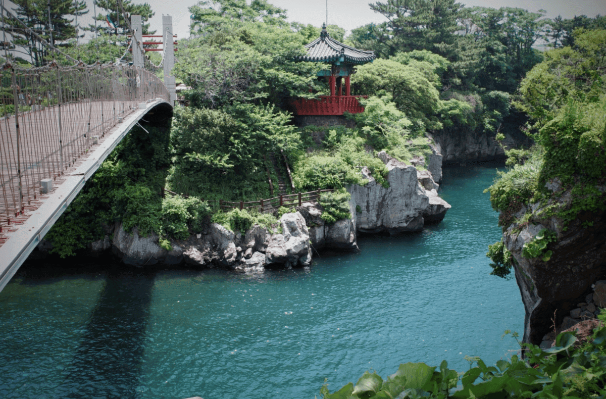 【濟州島自由行不開車攻略】濟州旅遊Jeju Island交通、美食、17個景點地圖(內附韓文翻譯)、門票花費 - 第17張圖 濟州島 Jeju Island 自由行
龍頭岩 용두암
龍淵雲橋 용연구름다리