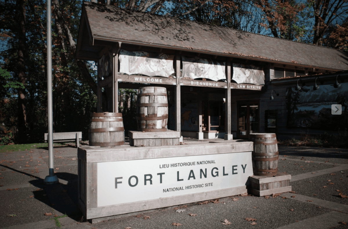 【溫哥華近郊景點】蘭里堡小鎮Fort Langley一日遊,BC省發源地 - 第2張圖 Fort Langley 蘭里堡小鎮
National Historic Site 蘭里堡國家歷史遺址