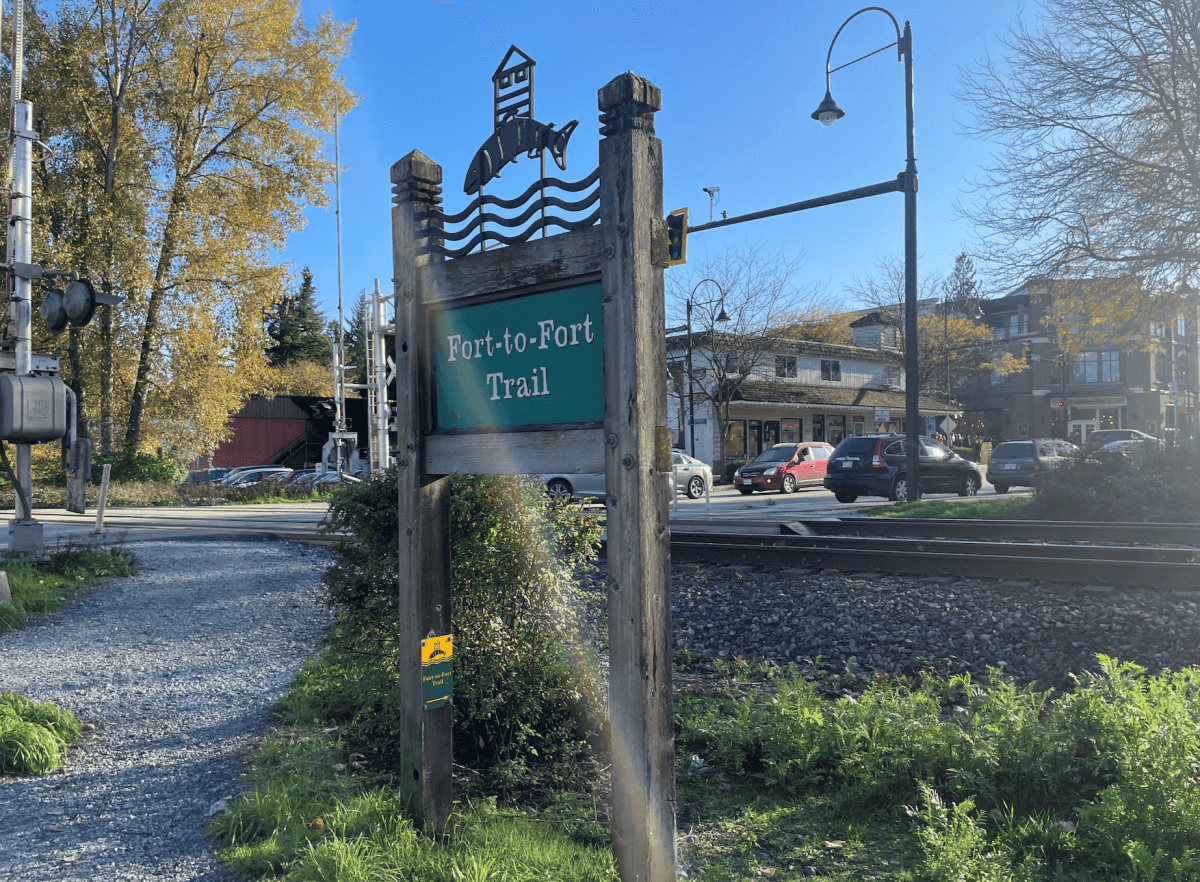 【溫哥華近郊景點】蘭里堡小鎮Fort Langley一日遊,BC省發源地 - 第20張圖 Fort Langley 蘭里堡小鎮
Fort-to-Fort Trail
National Historic Site 蘭里堡國家歷史遺址
Langley Centennial Museum 蘭里百年紀念博物館
B.C. Farm Museum BC農場博物館協會
Heritage CNR station
Village Antiques Mall
Rempel Mercantile & Antiques
Blacksmith Bakery
Wendel's Bookstore & Cafe
Into Chocolate Candy
Saba Bistro
Marina Park
