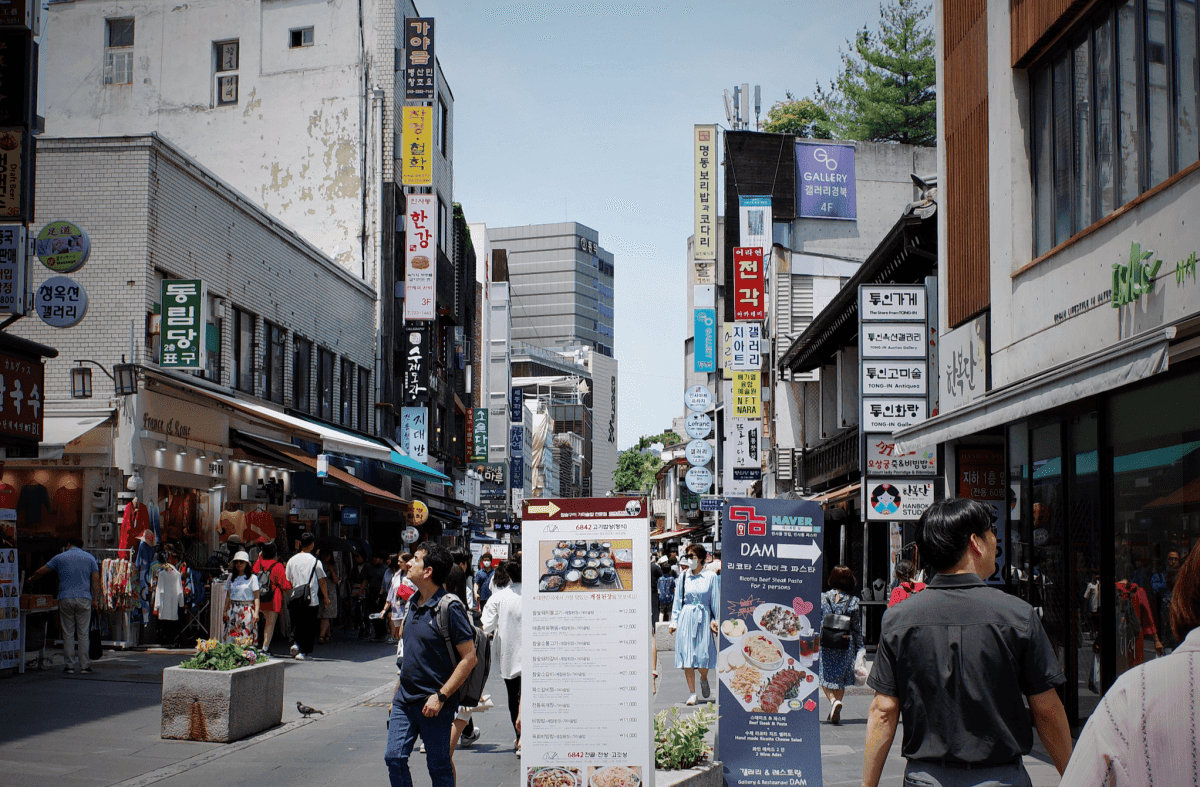 【2025首爾安國站攻略】 三清洞、仁寺洞、北村八景、7家首爾韓服租借推薦、小眾免費宮殿雲峴宮 - 第5張圖 首爾安國站 三清洞、仁寺洞、北村、雲峴宮
인사동
운현궁
삼청동
北村八景 북촌8경
西花韓服
韓服男Hanboknam韓服
藝人韓服
宮女狐韓服
一日韓服
古宮韓服
ohnelharuhanbok 韓服