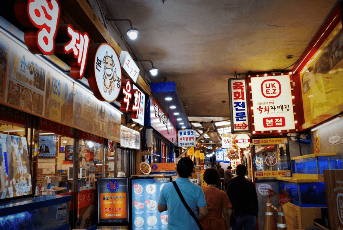 【2025首爾廣藏市場】營業時間、必吃推薦、交通攻略 - 第8張圖 廣藏市場(광장시장)
鐘路五街站 종로5가역
東大門
清溪川
綠豆煎餅 빈대떡
모녀꼬마마약김밥
부촌육회
麻藥飯卷
生章魚
生牛肉
Cafe Onion
어니언 4호점 카페