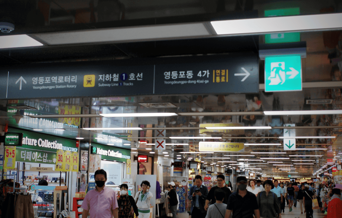 Goto Mall高速巴士客運站地下街
永登浦地下街
강남 고속버스터미널 지하도상가
영등포역지하상가
樂天百貨
Lotte Shopping 
롯데백화점
時代廣場
TIME SQUARE 
타임스퀘어
新世界百貨
SHINSEGAE 
신세계백화점