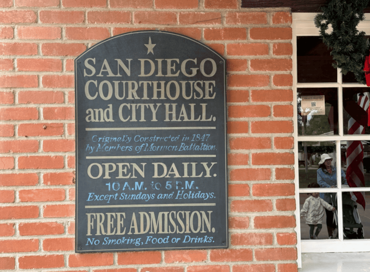 聖地牙哥舊城州立歷史公園 Old Town San Diego State Historic Park
老城市集 Old Town Market
舊城區最大陶器店 El Centro Artesano
主要餐廳、商店區 Fiesta de Reyes
麗都酒店 Cosmopolitan Hotel
Hop On Hop Off Old town Trolley
聖地牙哥老城區 San Diego Old Town
可可夜總會