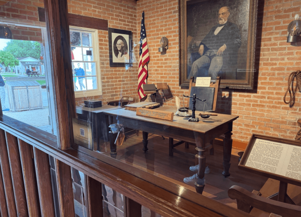 聖地牙哥舊城州立歷史公園 Old Town San Diego State Historic Park
老城市集 Old Town Market
舊城區最大陶器店 El Centro Artesano
主要餐廳、商店區 Fiesta de Reyes
麗都酒店 Cosmopolitan Hotel
Hop On Hop Off Old town Trolley
聖地牙哥老城區 San Diego Old Town
可可夜總會
