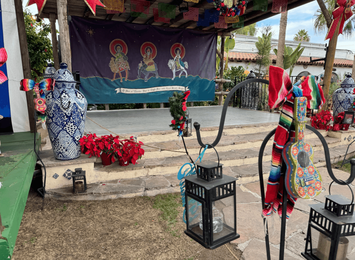 聖地牙哥舊城州立歷史公園 Old Town San Diego State Historic Park
老城市集 Old Town Market
舊城區最大陶器店 El Centro Artesano
主要餐廳、商店區 Fiesta de Reyes
麗都酒店 Cosmopolitan Hotel
Hop On Hop Off Old town Trolley
聖地牙哥老城區 San Diego Old Town
可可夜總會