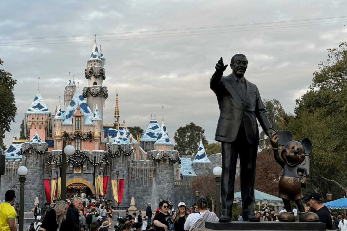 lightning Lane(LL)、Genie、Genie+
加州迪士尼樂園(Disneyland Resort)
迪士尼樂園(Disneyland Park)
加州冒險樂園(Disney California Adventure)
遊行 Magic Happens Parade
煙火 Mickey's Mix Magic with Projection
水舞秀World of Color-ONE