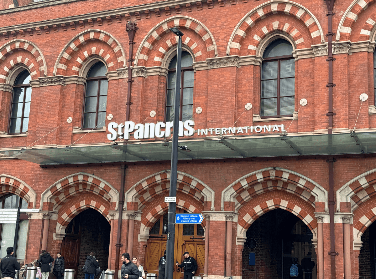 歐洲之星Eurostar
巴黎—ParisGare Du Nord（巴黎北站)
倫敦— St. Pancras Station（聖潘克拉斯站）
Brussels-Midi/Zuid(布魯塞爾南站)
哈利波特9又3/4月台的原型車站的King's Cross(國王十字車站)