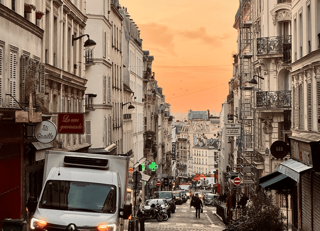 巴黎蒙馬特Montmartre
蒙馬特纜車(Funiculaire de Montmartre)
愛牆 Le Mur des je t'aim 
聖心堂 La Basilique du Sacré-Cœur 
小丘廣場 Place du Tertre
蒙馬特博物館 Musée de Montmartre
玫瑰之家 La Maison Rose
達利妲廣場 Place Dalida
紅磨坊 Moulin Rouge
Rue de l'Abreuvoir
狡兔酒吧
沈默的房子
畢卡索故居
蒙馬特葡萄園
