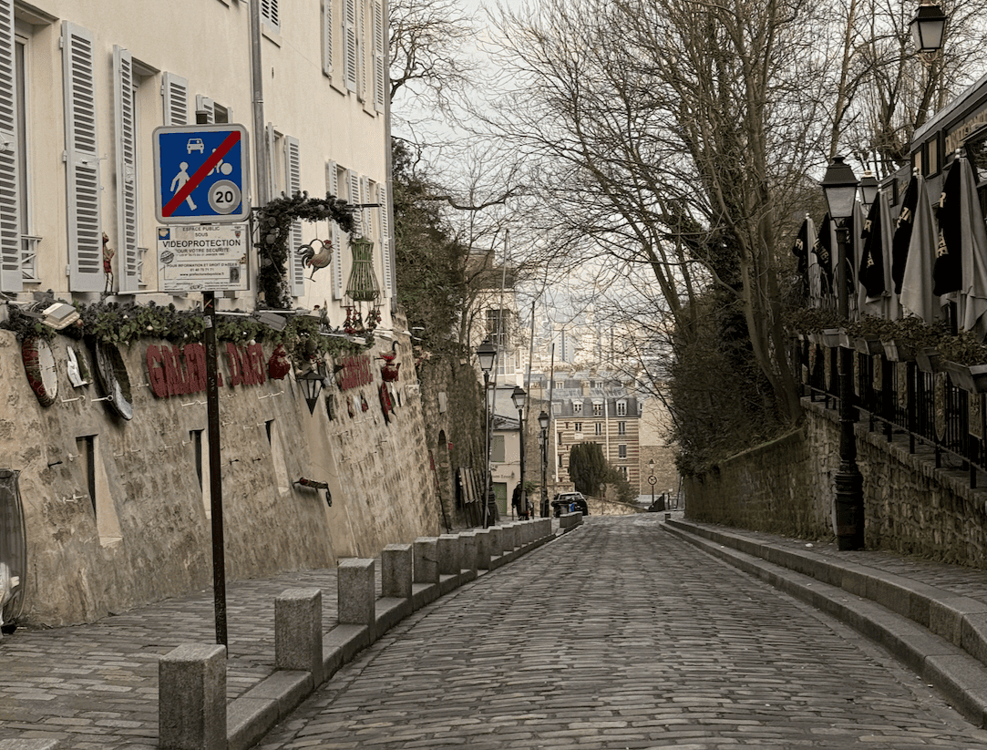 巴黎蒙馬特Montmartre
蒙馬特纜車(Funiculaire de Montmartre)
愛牆 Le Mur des je t'aim 
聖心堂 La Basilique du Sacré-Cœur 
小丘廣場 Place du Tertre
蒙馬特博物館 Musée de Montmartre
玫瑰之家 La Maison Rose
達利妲廣場 Place Dalida
紅磨坊 Moulin Rouge
Rue de l'Abreuvoir
狡兔酒吧
沈默的房子
畢卡索故居
蒙馬特葡萄園
