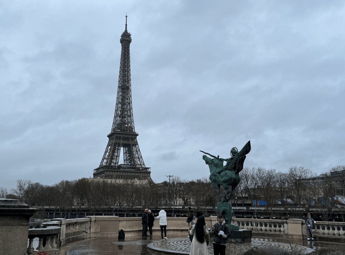 巴黎艾菲爾鐵塔 Eiffel Tower
La Tour Eiffel
地鐵6號線「Bir-Hakeim」站，或是6號線、9號線到「Trocadero」站、8號線到「Ecole Militaire」站下車。
RER C線在「Champ de Mars」

Pont de Bir-Hakeim 比爾阿克姆橋
全面啟動Inception