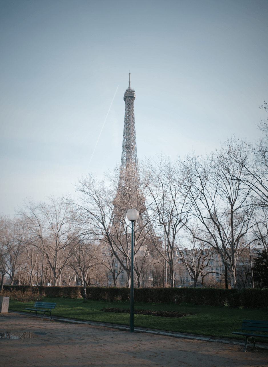 巴黎艾菲爾鐵塔 Eiffel Tower
La Tour Eiffel
地鐵6號線「Bir-Hakeim」站，或是6號線、9號線到「Trocadero」站、8號線到「Ecole Militaire」站下車。
RER C線在「Champ de Mars」

Pont de Bir-Hakeim 比爾阿克姆橋
全面啟動Inception
 Place du Trocadéro 夏佑宮