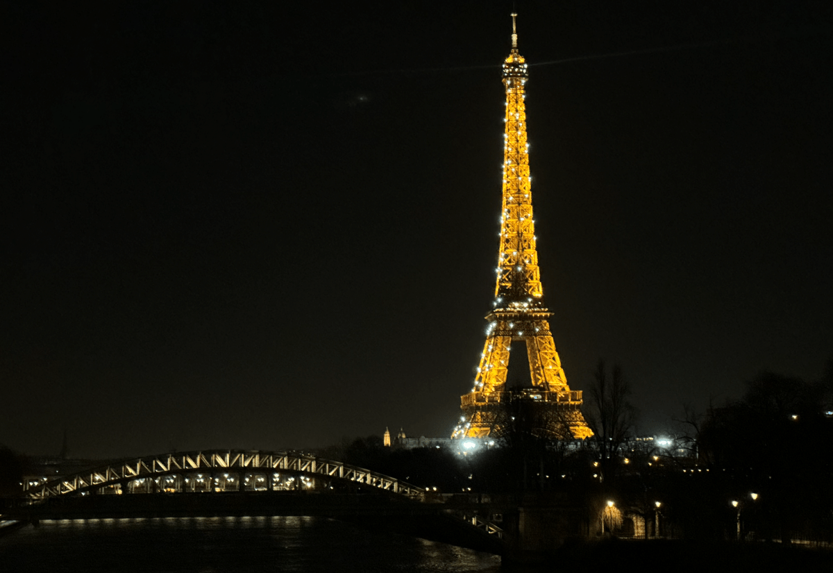 巴黎艾菲爾鐵塔 Eiffel Tower
La Tour Eiffel
地鐵6號線「Bir-Hakeim」站，或是6號線、9號線到「Trocadero」站、8號線到「Ecole Militaire」站下車。
RER C線在「Champ de Mars」
