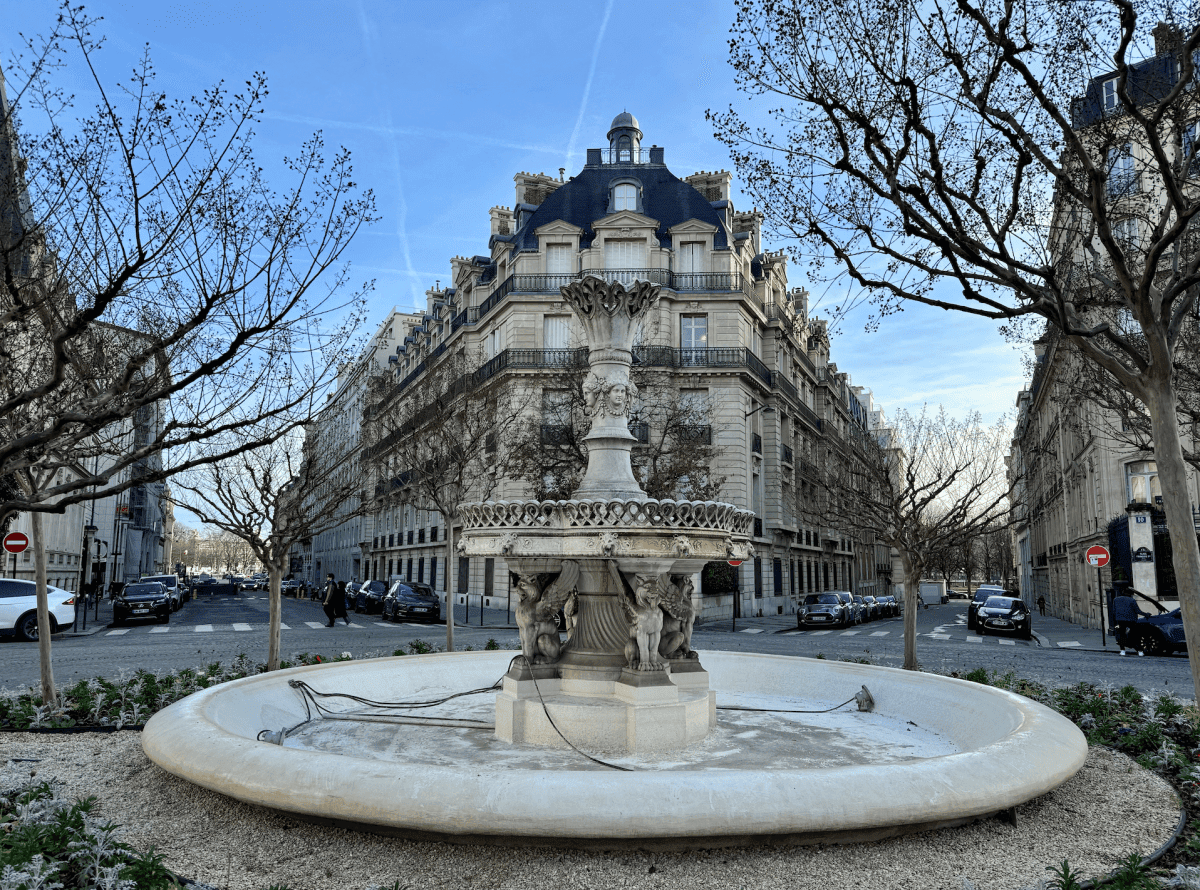 巴黎凱旋門Arc de Triomphe
觀景台、戴高樂廣場、香榭麗舍大道
羅浮宮、杜樂麗花園、皇家宮殿、協和廣場、奧塞美術館、橘園美術館、香榭麗舍大道、傷兵院