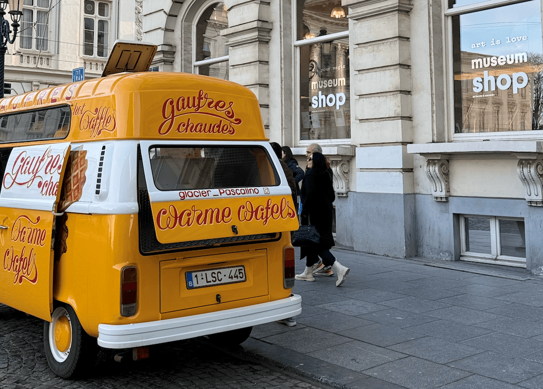 比利時 鬆餅發源地
布魯塞爾3家鬆餅評測
Maison Dandoy
Le Funambule
Obe Belgian Waffles
列日鬆餅(Liège Waffle)
布魯塞爾鬆餅(Brussels Waffle)
聖余貝爾長廊分店(Galeries)
布魯日Chez Albert