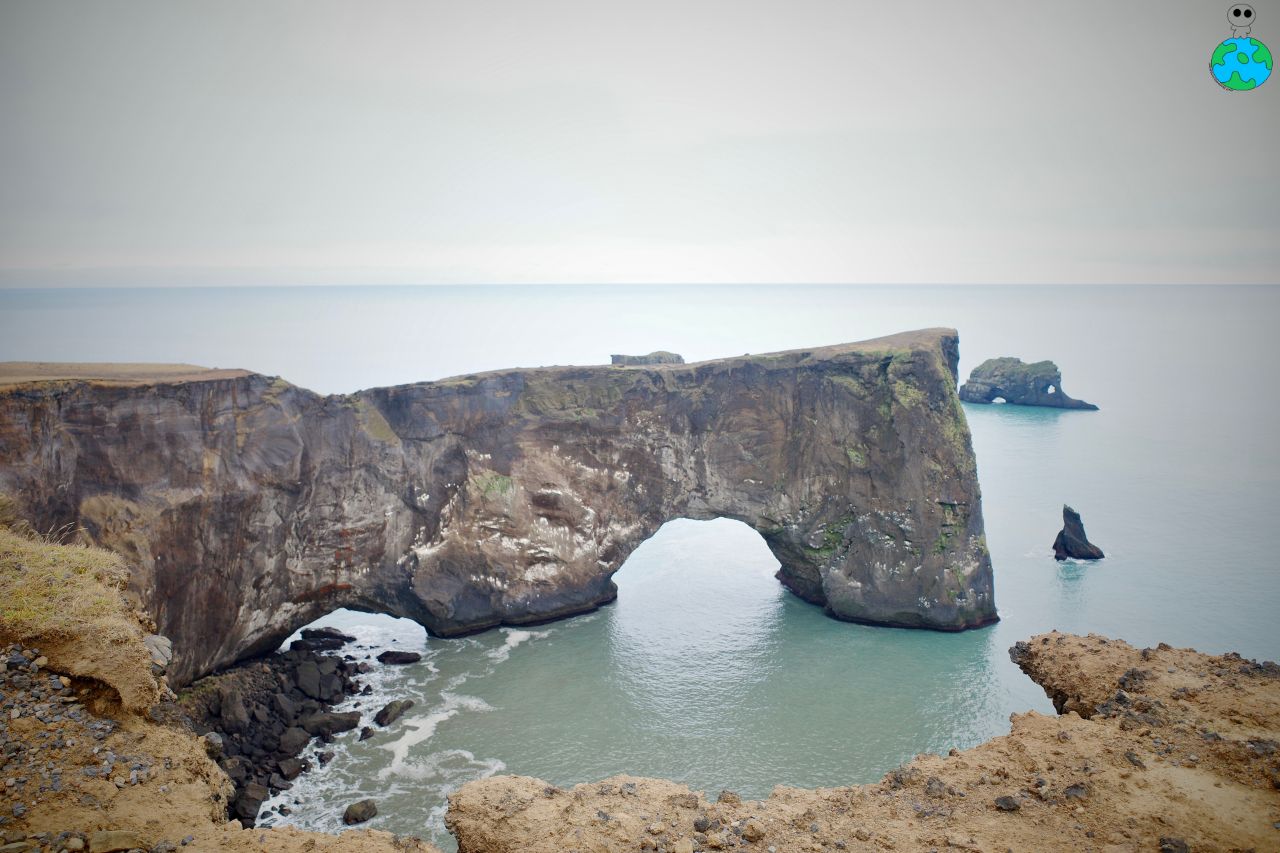 迪霍拉里半島(Dyrhólaey)