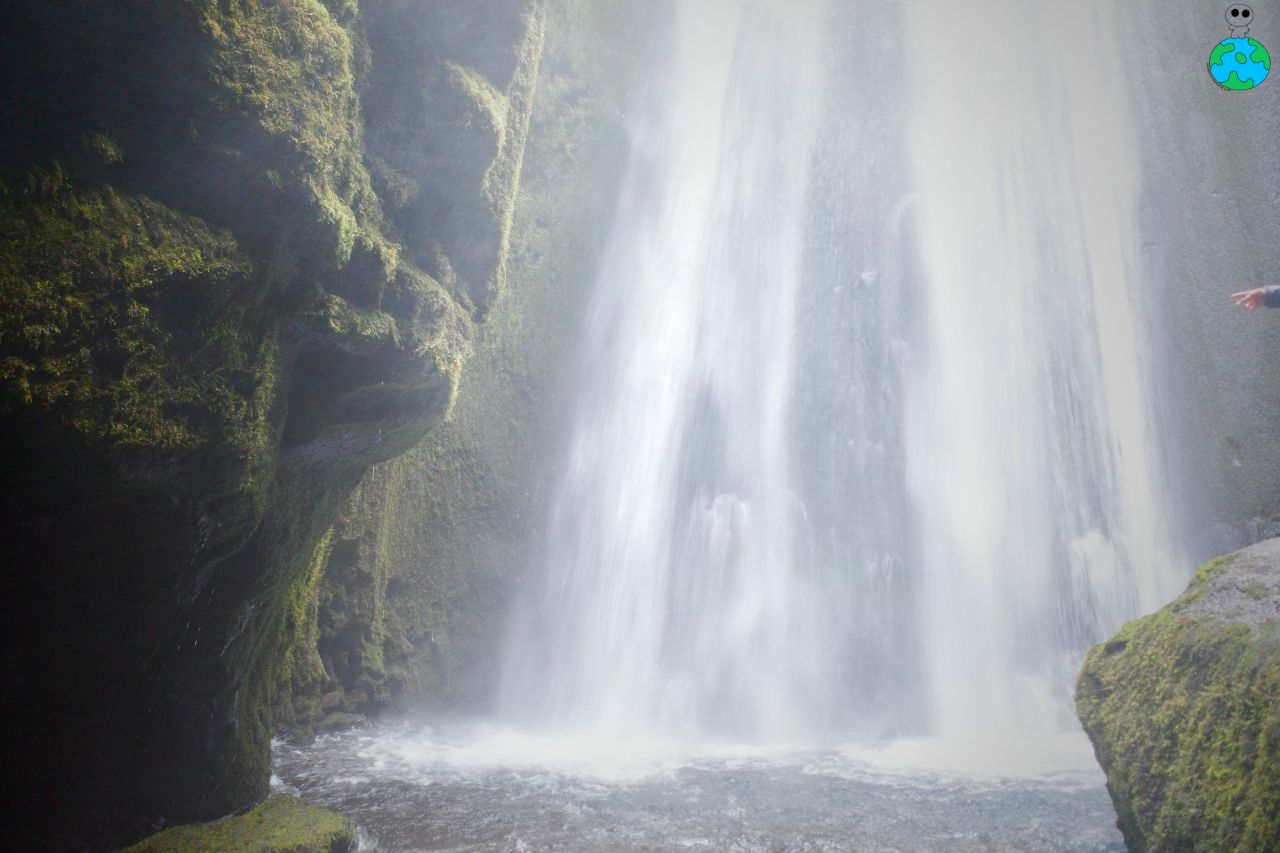 【冰島景點】塞里雅蘭瀑布Seljalandsfoss,水簾洞瀑布超震撼 - 第8張圖 塞里雅蘭瀑布(Seljalandsfoss)隱藏版景點