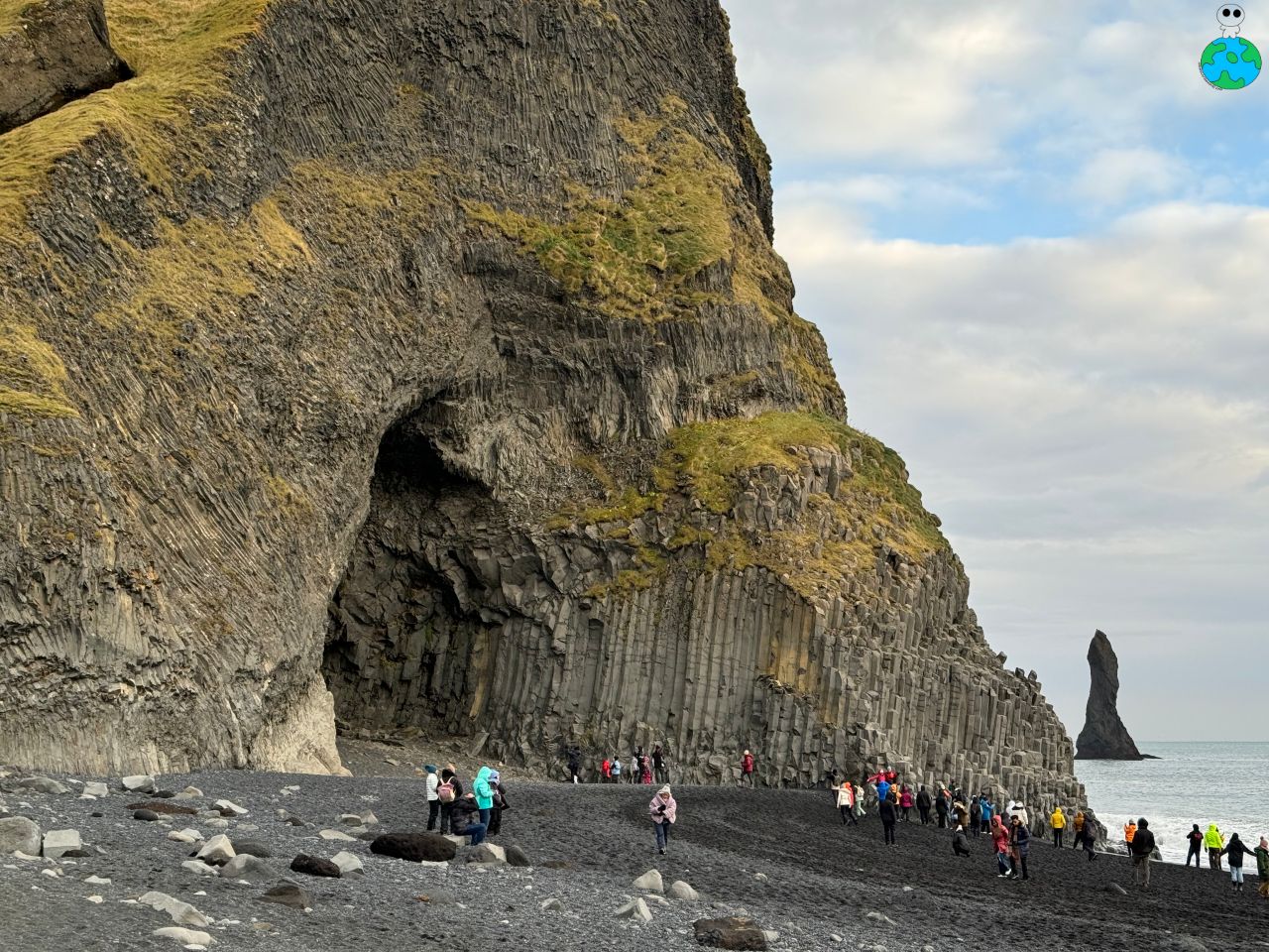 【冰島黑沙灘Reynisfjara】維克Vik黑沙灘玄武岩攻略 - 第11張圖 冰島黑沙灘(Reynisfjara)玄武岩
