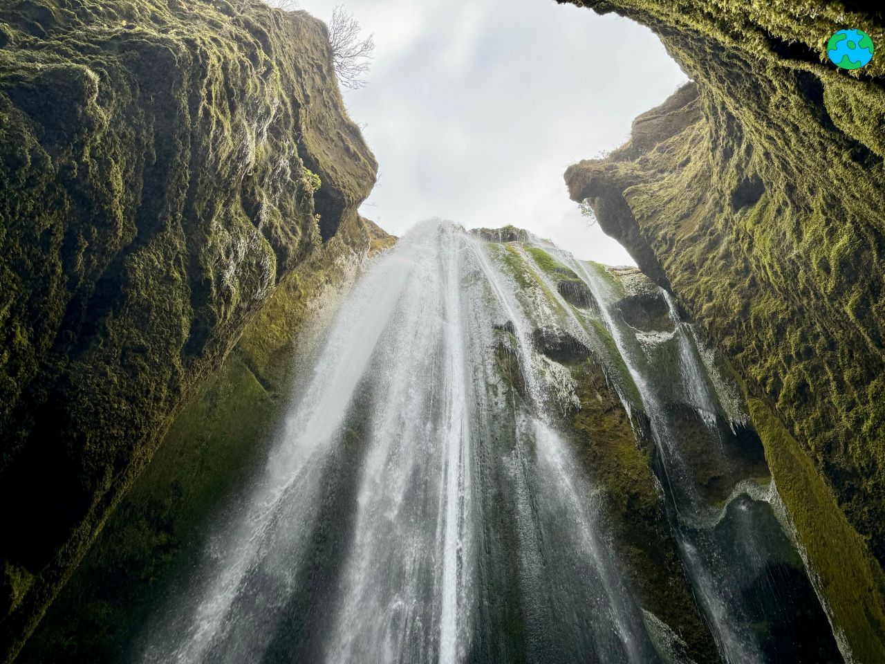 【冰島景點】塞里雅蘭瀑布Seljalandsfoss,水簾洞瀑布超震撼 - 第6張圖 冰島秘密瀑布Gljúfrabúi