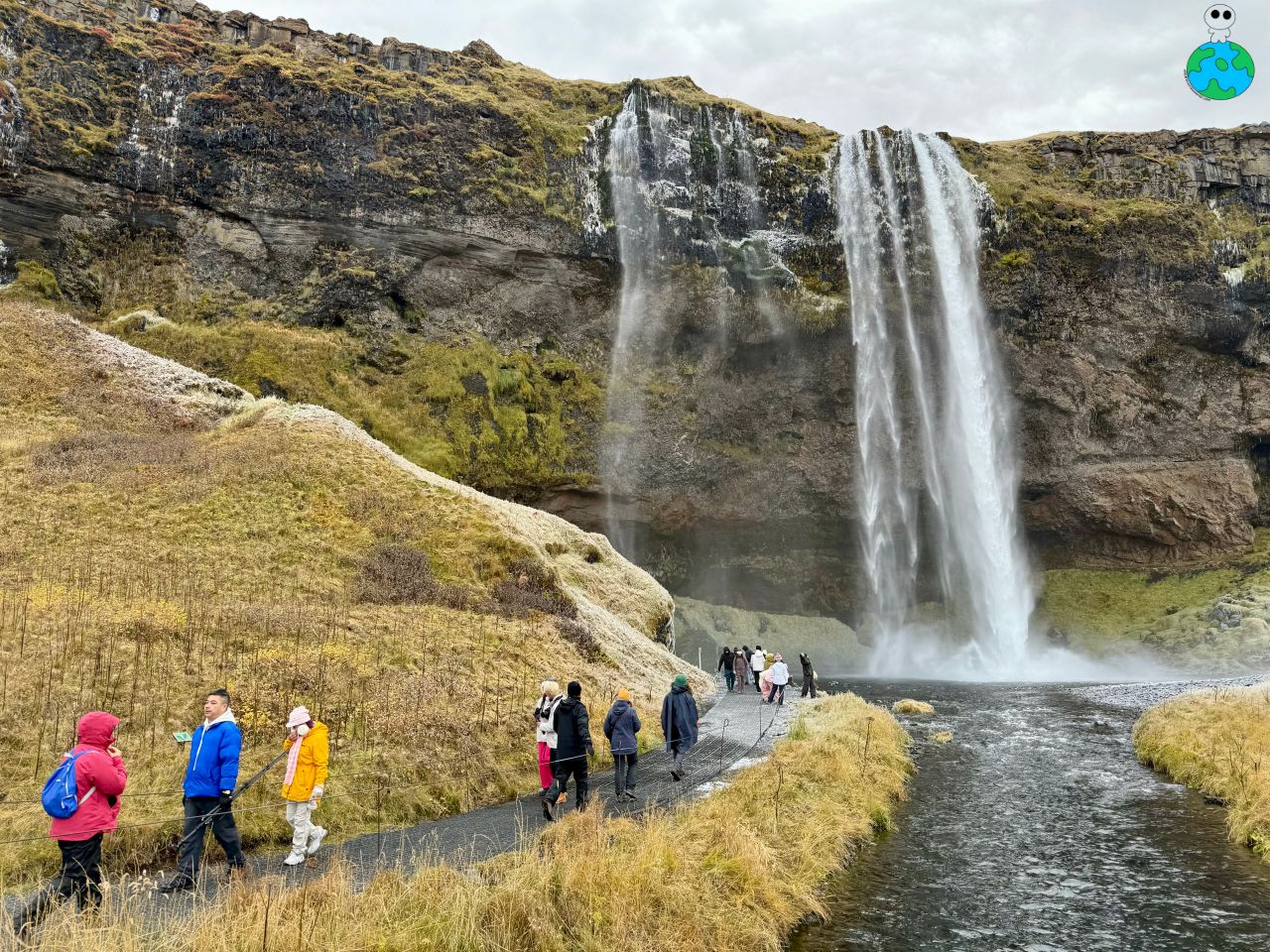 【冰島景點】塞里雅蘭瀑布Seljalandsfoss,水簾洞瀑布超震撼 - 第4張圖 塞里雅蘭瀑布(Seljalandsfoss)