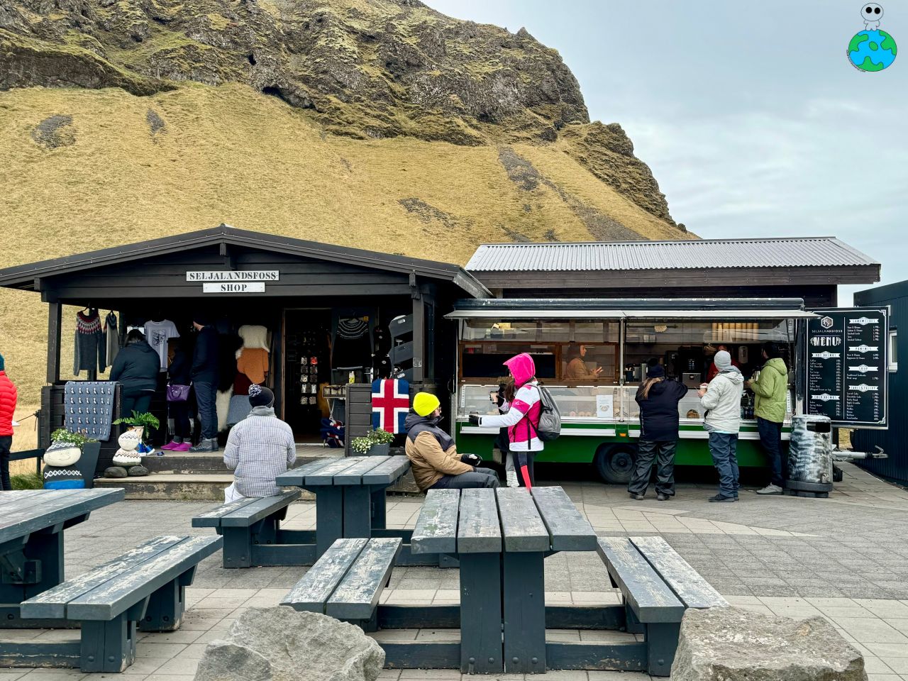 【冰島景點】塞里雅蘭瀑布Seljalandsfoss,水簾洞瀑布超震撼 - 第2張圖 水簾洞瀑布美食