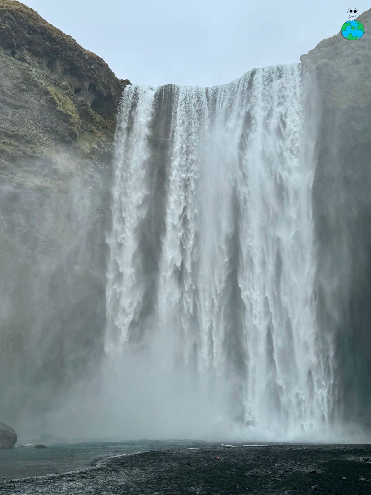 冰島壯觀的斯科加瀑布(Skogafoss)