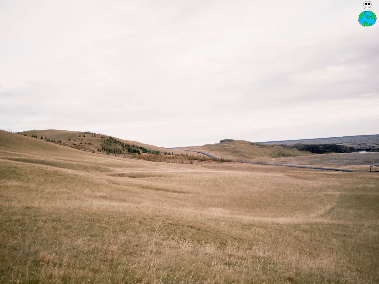 【冰島南部景點】Fjaðrárgljúfur羽毛河峡谷,世界最美峽谷 - 第5張圖 冰島羽毛河峽谷周圍山脈