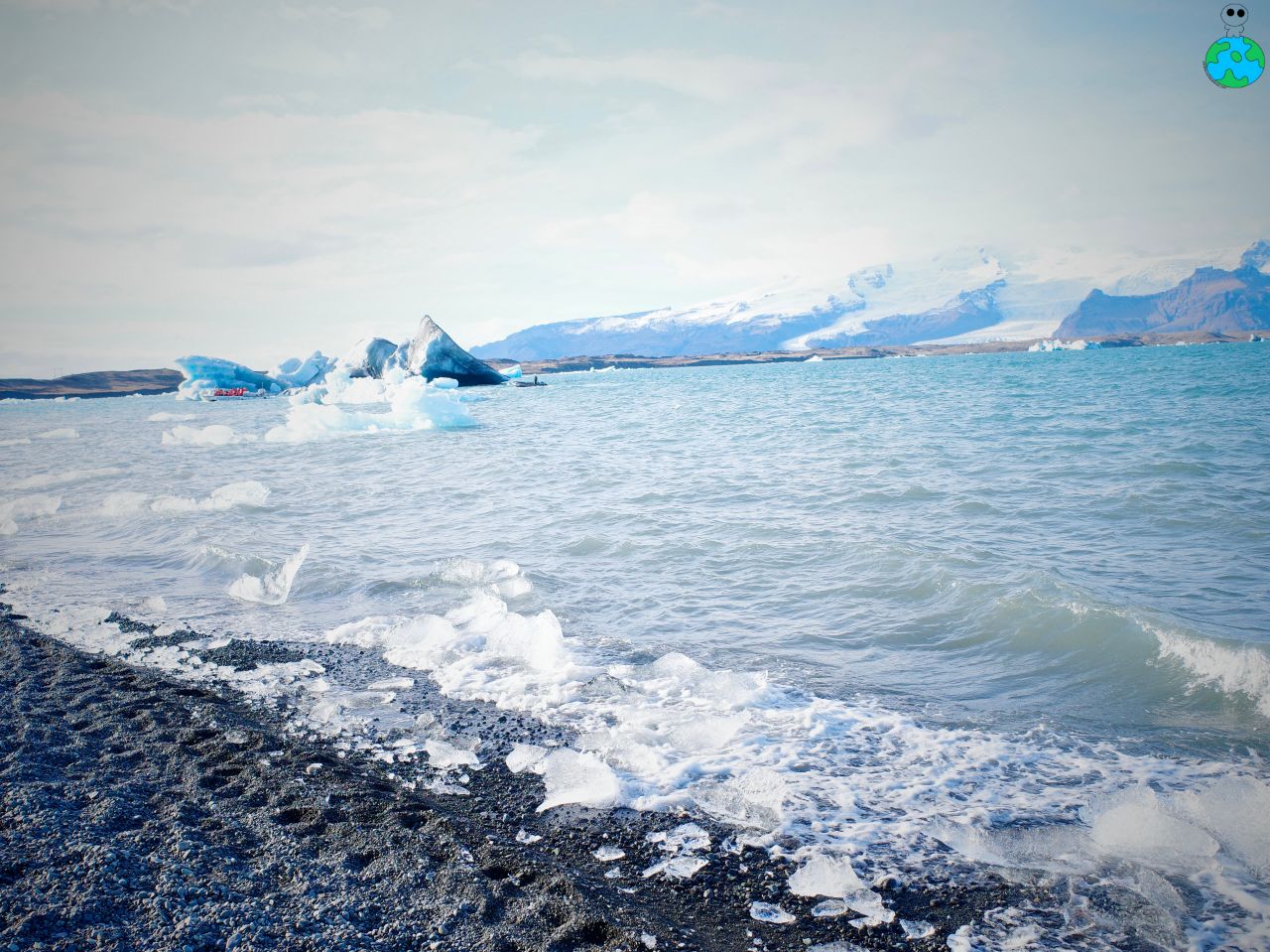 【冰島景點】Jökulsárlón 傑古沙龍冰河湖遊船、住宿、鑽石沙灘 - 第7張圖 超美的傑古沙龍冰河湖Jökulsárlón