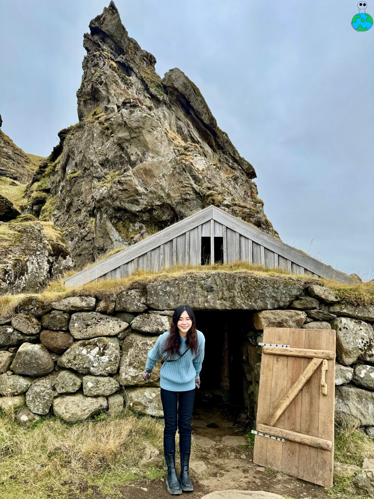 【冰島南部景點】Rutshellir Caves冰島最古老洞穴,免費參觀 - 第6張圖 在冰島神秘的洞穴Rutshellir Caves