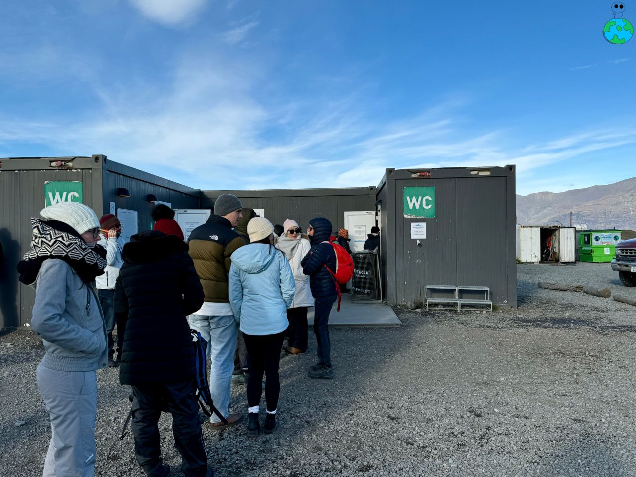 【冰島景點】Jökulsárlón 傑古沙龍冰河湖遊船、住宿、鑽石沙灘 - 第6張圖 傑古沙龍冰河湖的廁所