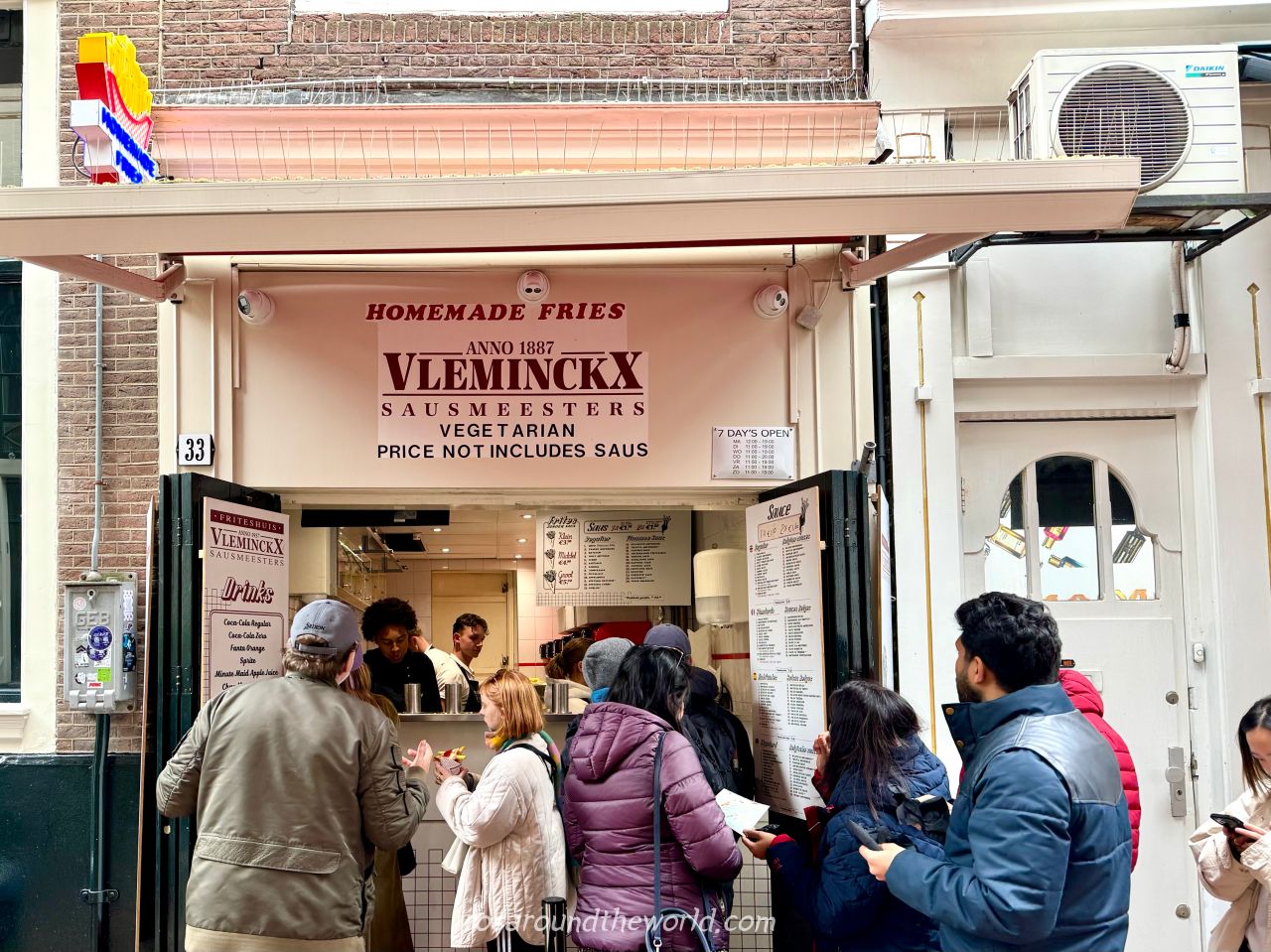 【阿姆斯特丹美食】Vleminckx薯條|26種醬料任選,萬年大排長龍的必吃老店! - 第6張圖