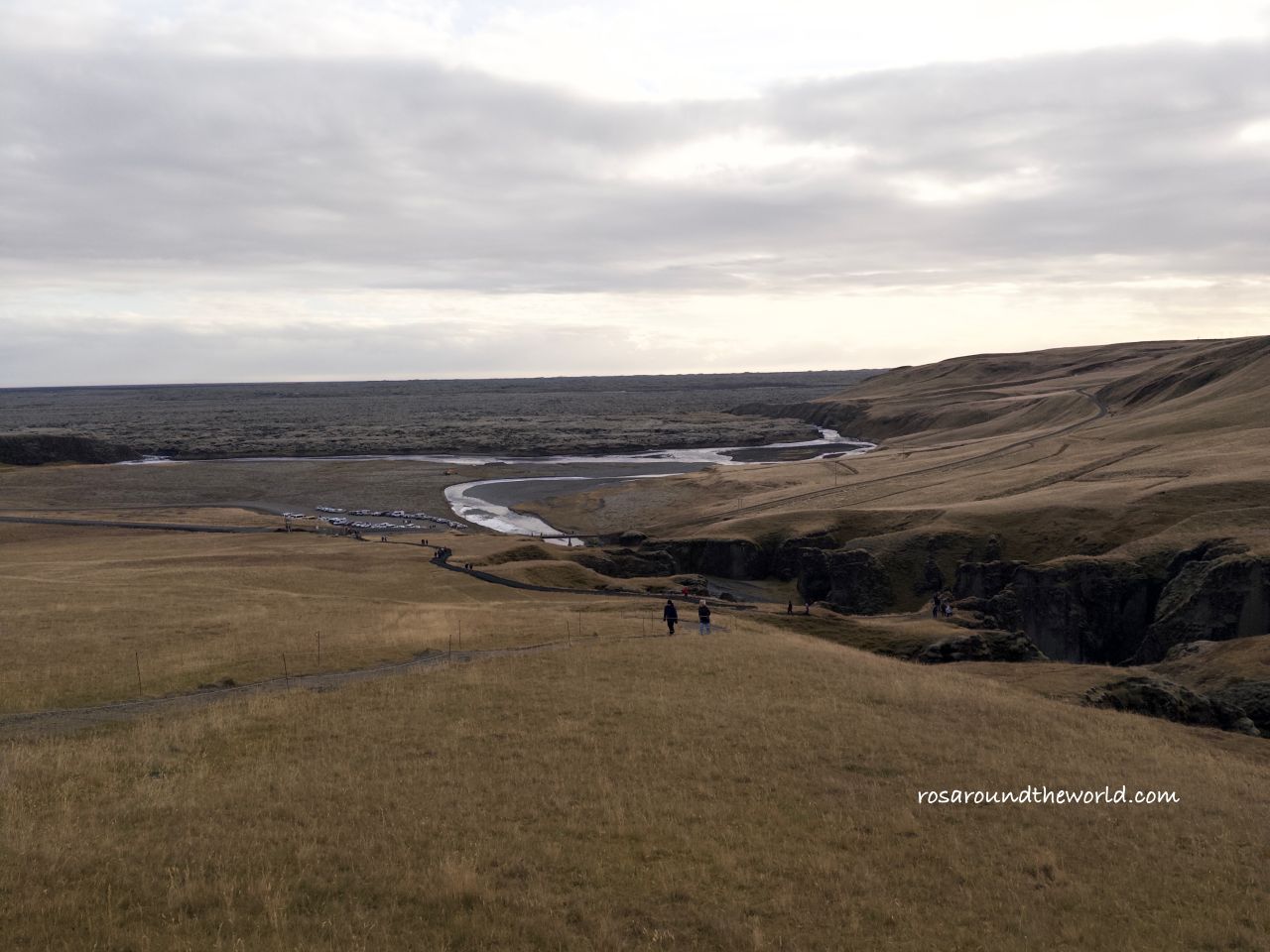 【冰島南部景點】Fjaðrárgljúfur羽毛峡谷,世界最美峽谷 - 第7張圖 【冰島南部景點】Fjaðrárgljúfur羽毛峡谷,世界最美峽谷