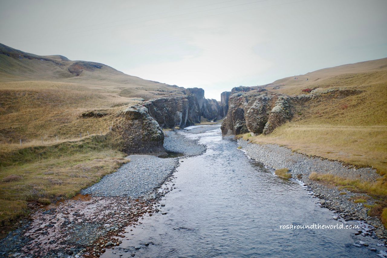 【冰島南部景點】Fjaðrárgljúfur羽毛峡谷,世界最美峽谷 - 第8張圖 【冰島南部景點】Fjaðrárgljúfur羽毛峡谷,世界最美峽谷