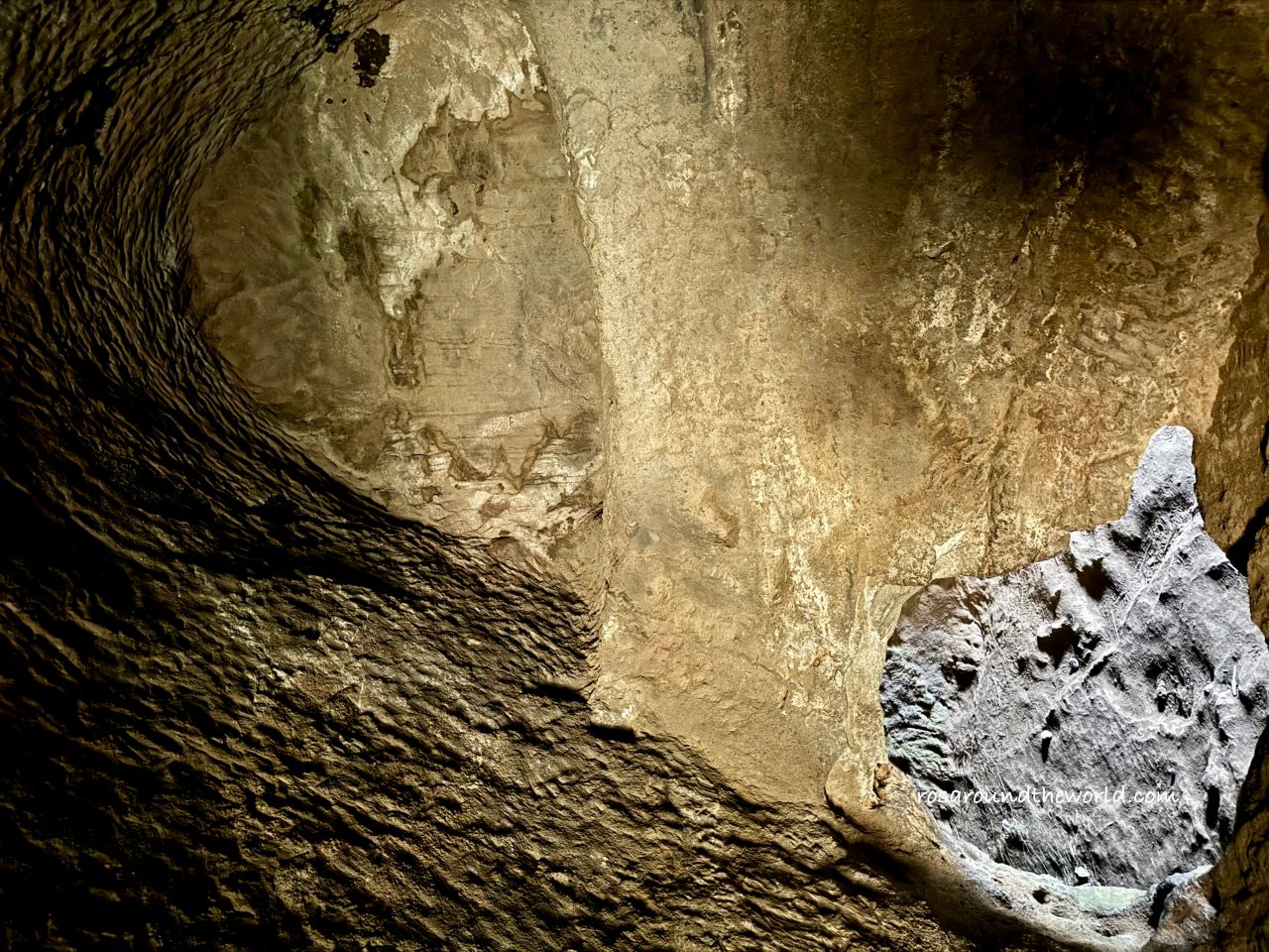【冰島南部景點】Rutshellir Caves冰島最古老洞穴，免費參觀