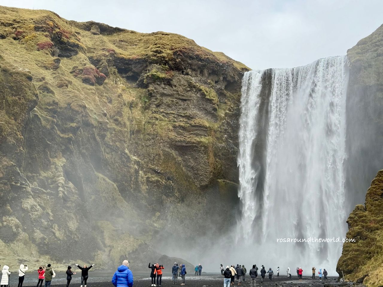 【冰島南部景點】斯科加瀑布Skogafoss,彩虹瀑布超壯觀! - 第1張圖 【冰島南部景點】斯科加瀑布Skogafoss,彩虹瀑布超壯觀!