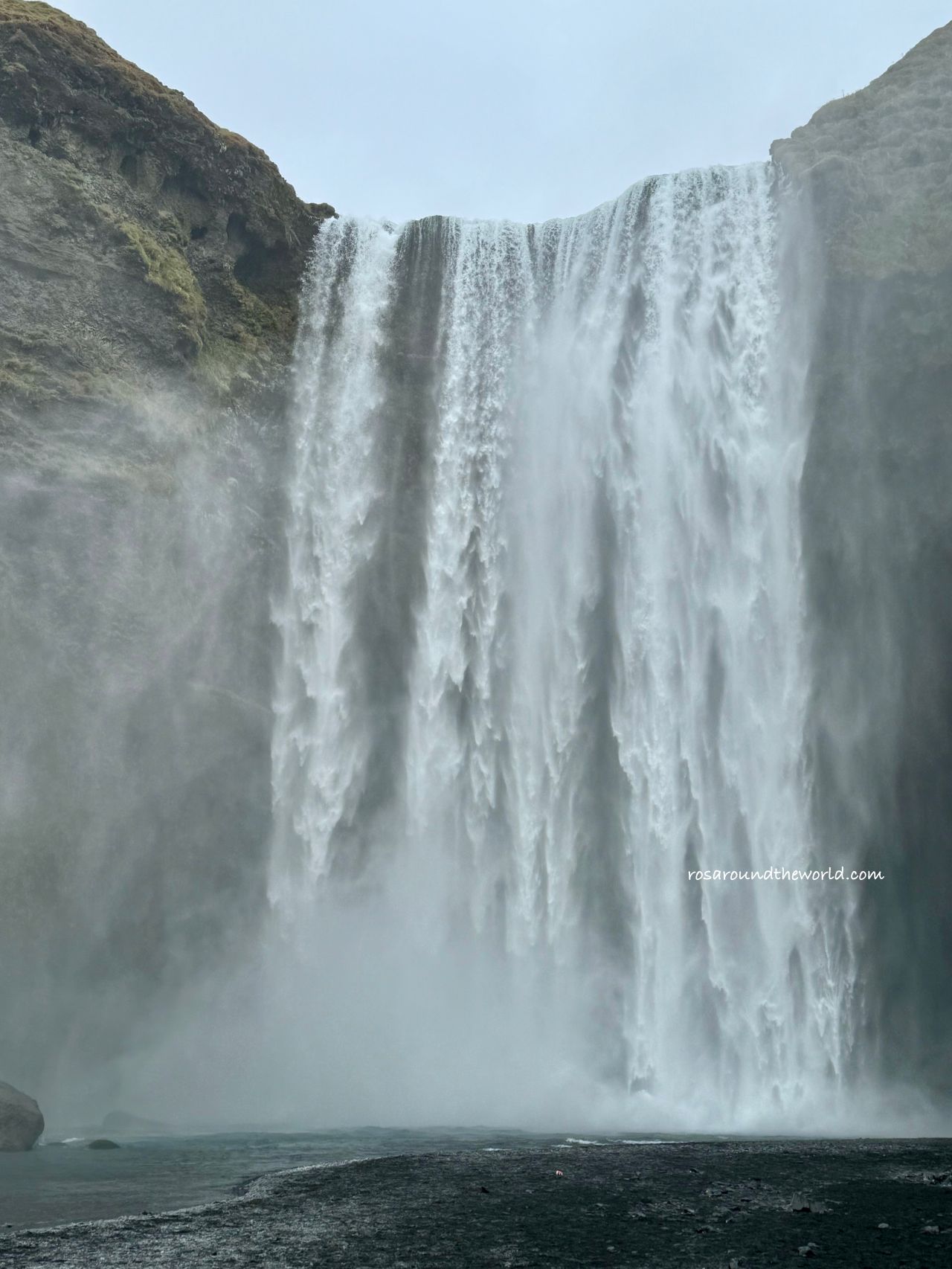【冰島南部景點】斯科加瀑布Skogafoss，彩虹瀑布超壯觀！