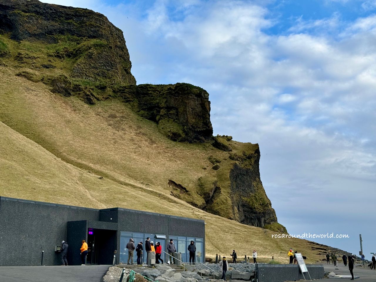 【冰島黑沙灘Reynisfjara】維克Vik黑沙灘玄武岩攻略