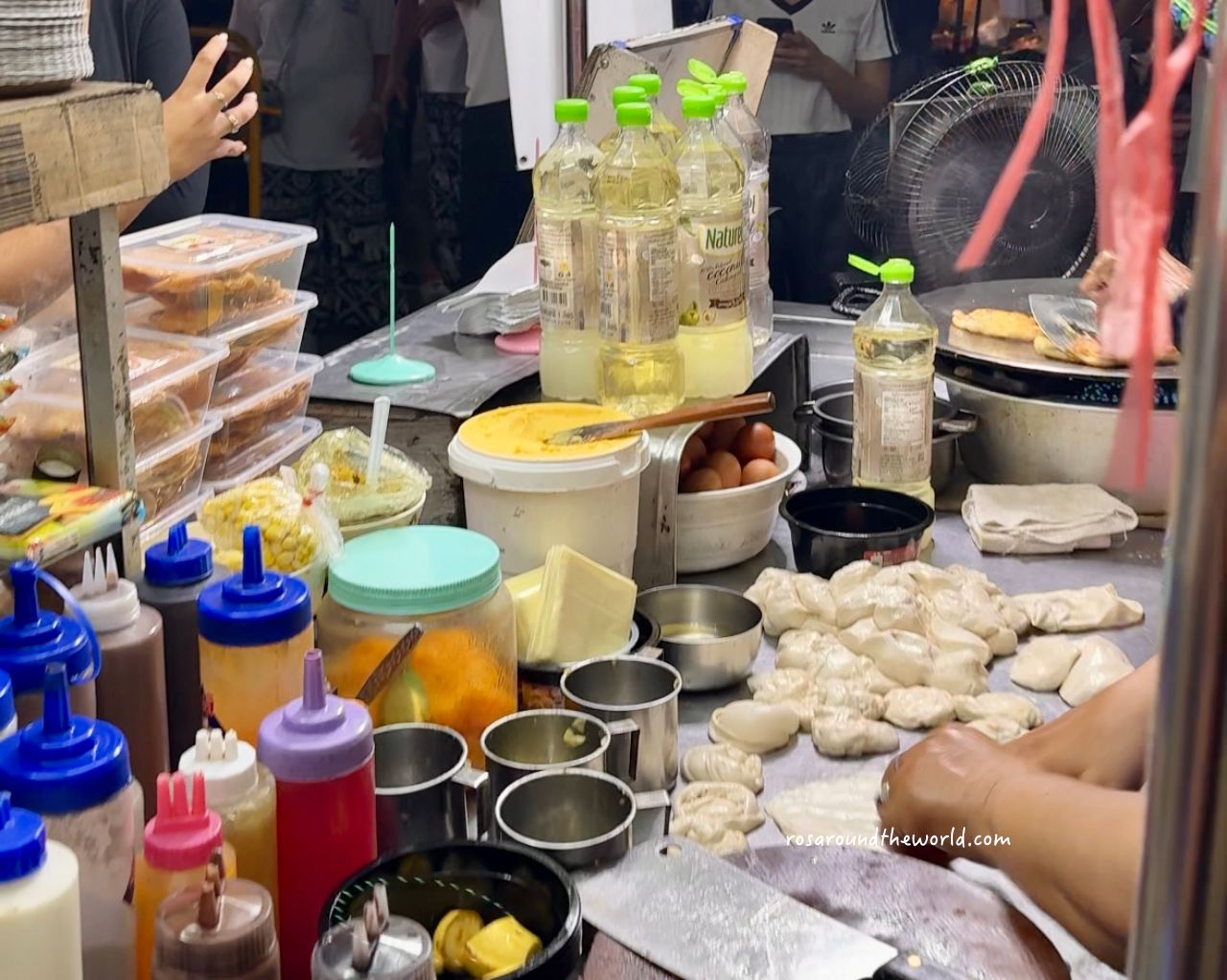 【清邁塔佩門美食】Rotee Pa Day香蕉煎餅,米其林必比登推薦Roti - 第3張圖