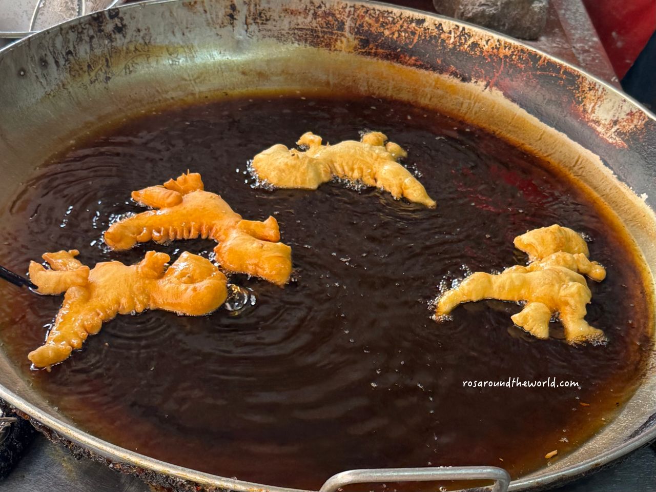 【瓦洛洛市場美食】清邁恐龍油條Patongo Ko Neng，銅板價米其林推薦