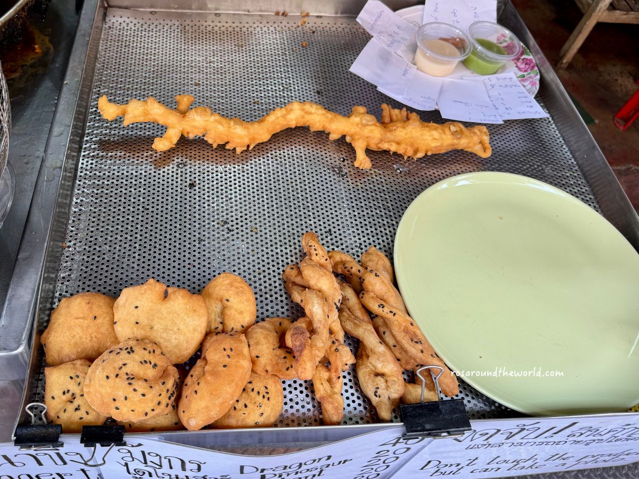 【瓦洛洛市場美食】清邁恐龍油條Patongo Ko Neng，銅板價米其林推薦