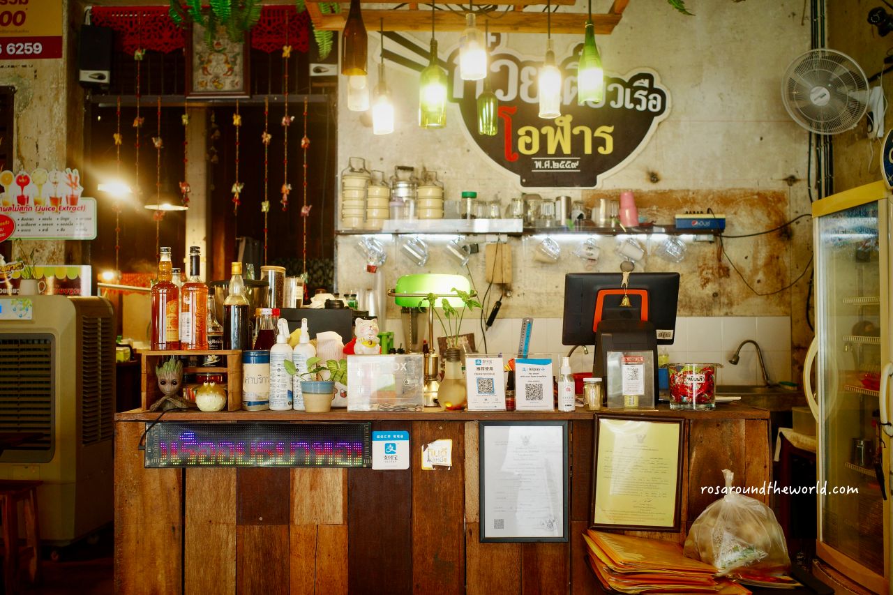 【清邁美食地圖】Ulan Boat Noodle 整隻超大魷魚船麵！