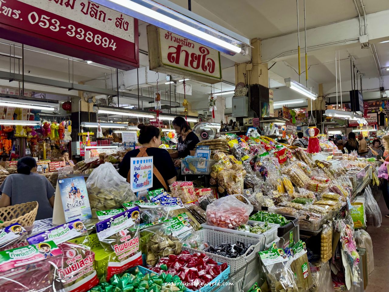 【清邁瓦洛洛市場】Warorot Market 在地百年市場，買伴手禮最便宜！