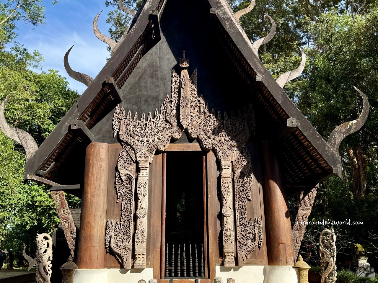 【清萊一日遊推薦】白廟、藍廟、黑廟、長頸族村＆午餐推薦