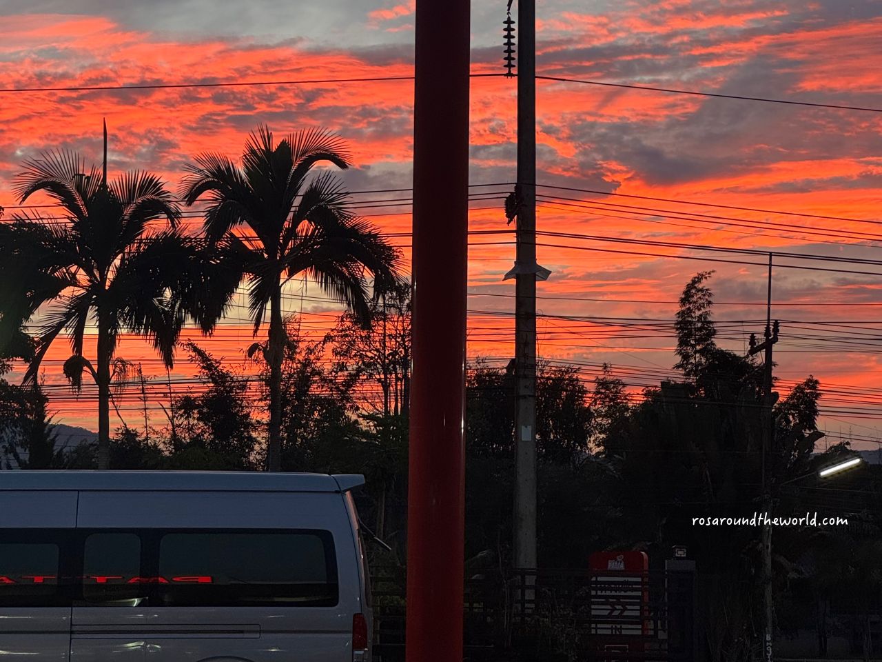 【清萊一日遊推薦】白廟、藍廟、黑廟、長頸族村＆午餐推薦
