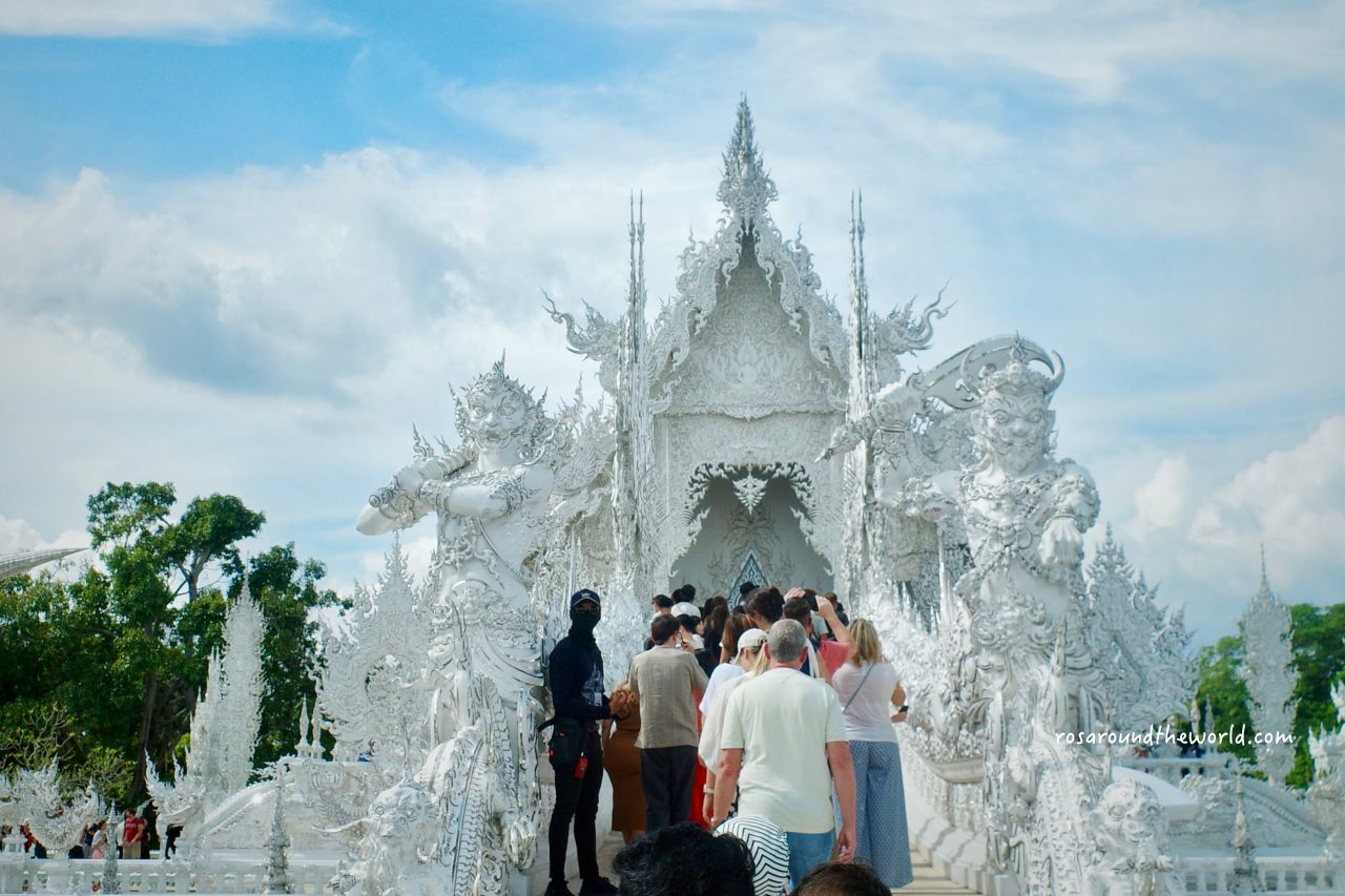 【清萊一日遊推薦】白廟、藍廟、黑廟、長頸族村＆午餐推薦