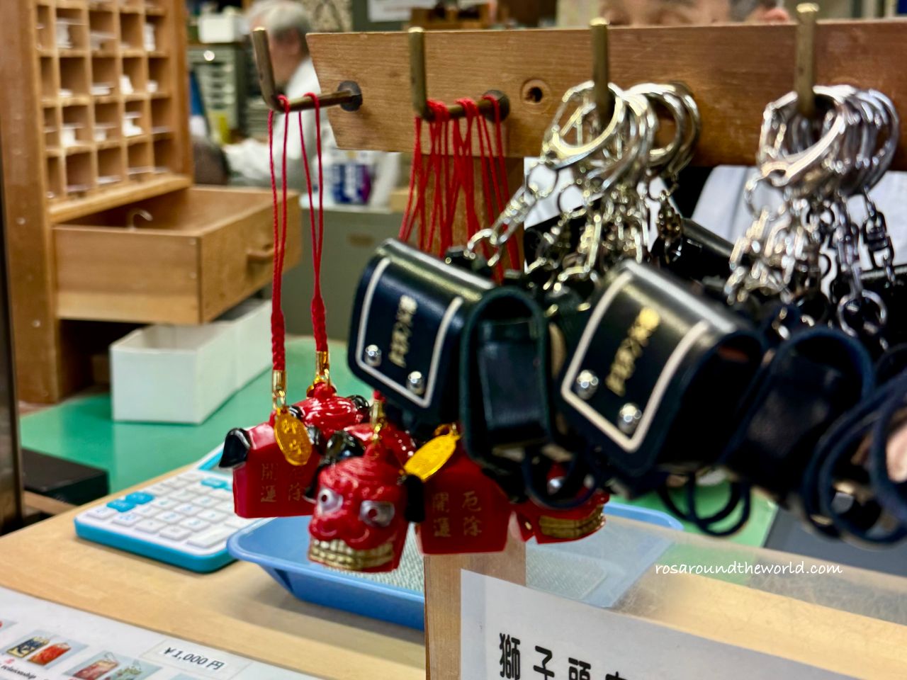【大阪景點】難波八阪神社交通、必買御守&詩籤，超可愛獅子頭神殿！
