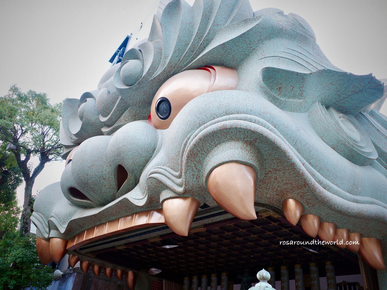 【大阪景點】難波八阪神社交通、必買御守&詩籤，超可愛獅子頭神殿！