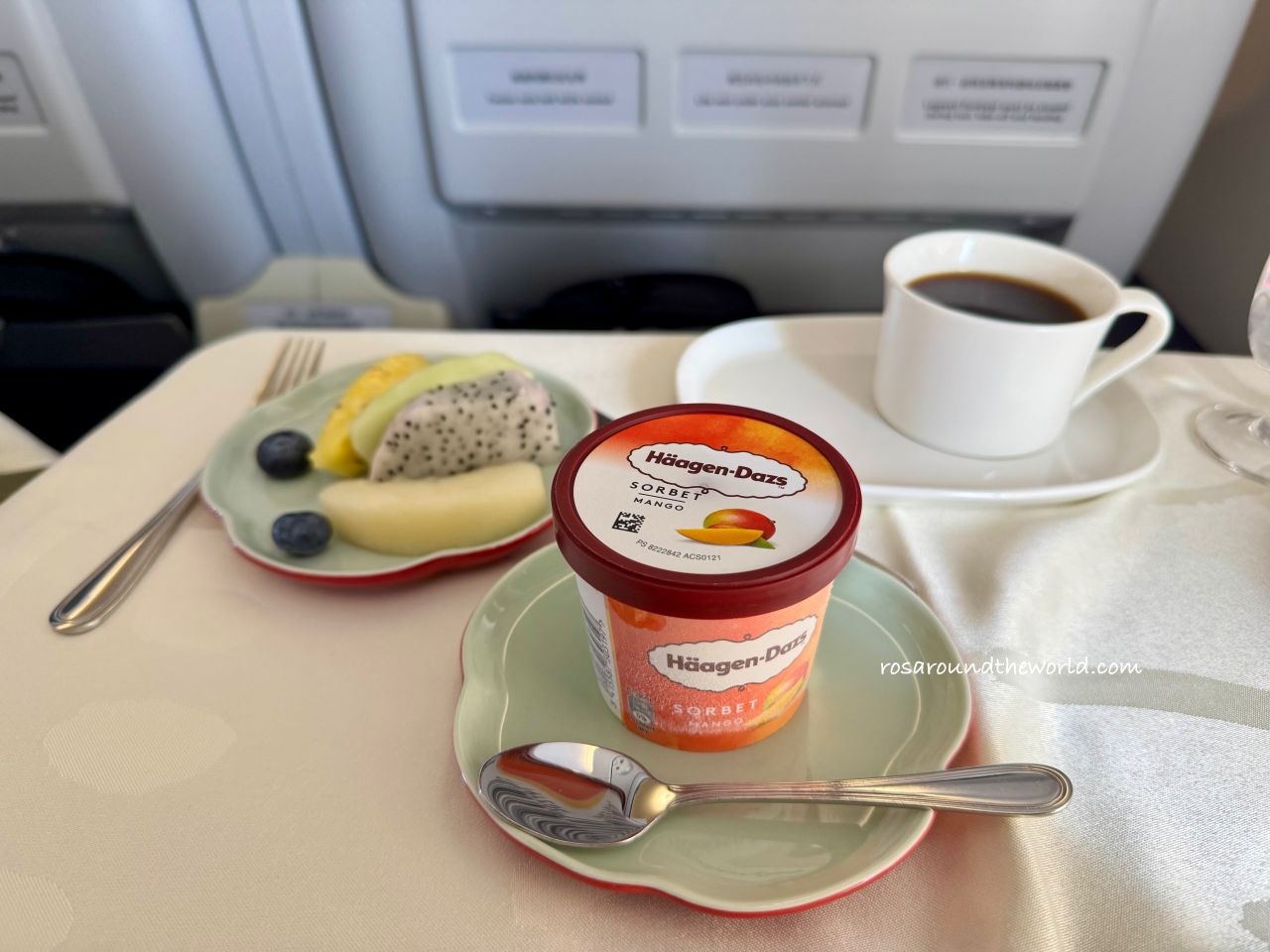 【華航商務艙開箱】台北桃園到大阪關西機場,A330座位&餐食體驗 - 第12張圖 【華航商務艙開箱】台北桃園到大阪關西機場,A330座位&餐食體驗